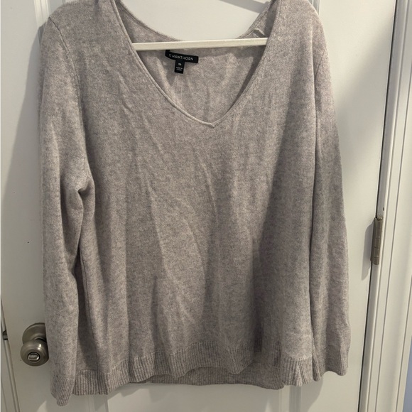 Women's Light Gray V-Neck cashmere Sweater - Picture 1 of 2